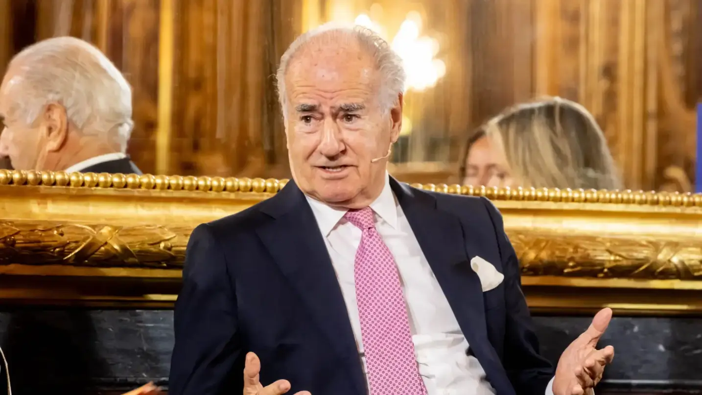 javier de benito en la charla sobre la longevidad de la mujer