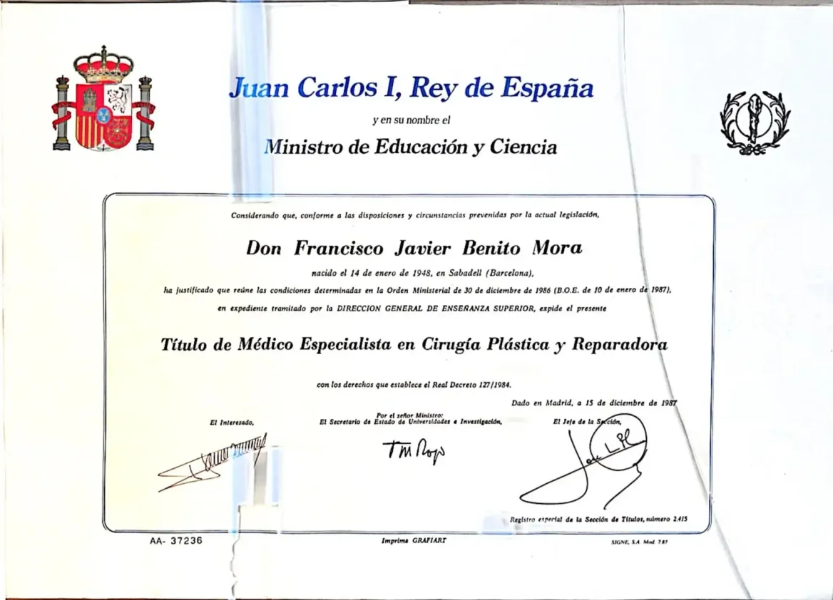 ste es el Título Oficial de Médico Especialista original del Dr. Francisco Javier Benito Mora