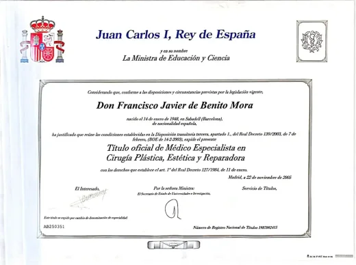 Titulo de medicina de javier de benito